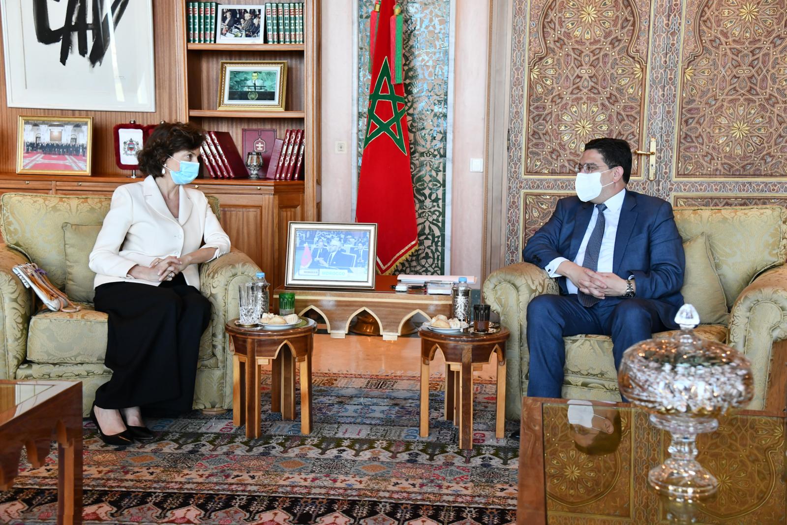 وزير الخاريجية المغربي ناصر بوريطة يتباحث مع المديرة العامة لليونيسكو