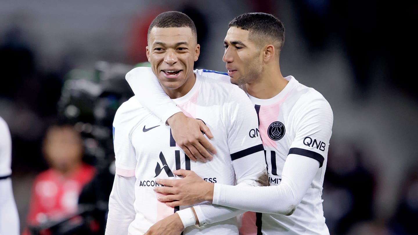 حكيمي: شتمت كثيرا بسبب مبابي..ولم أفعل مثل بيكيه!