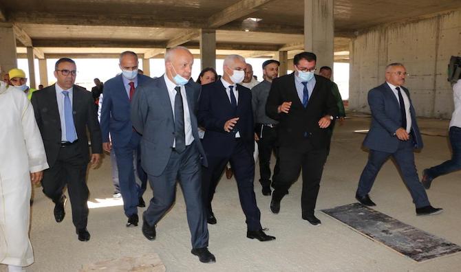 آيت الطالب يزور ورش بناء مستشفى وزان