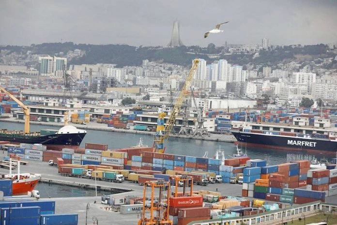 الجزائر…أزمة كبرى بسبب منع استيراد بعض المواد – صفحة الشعب