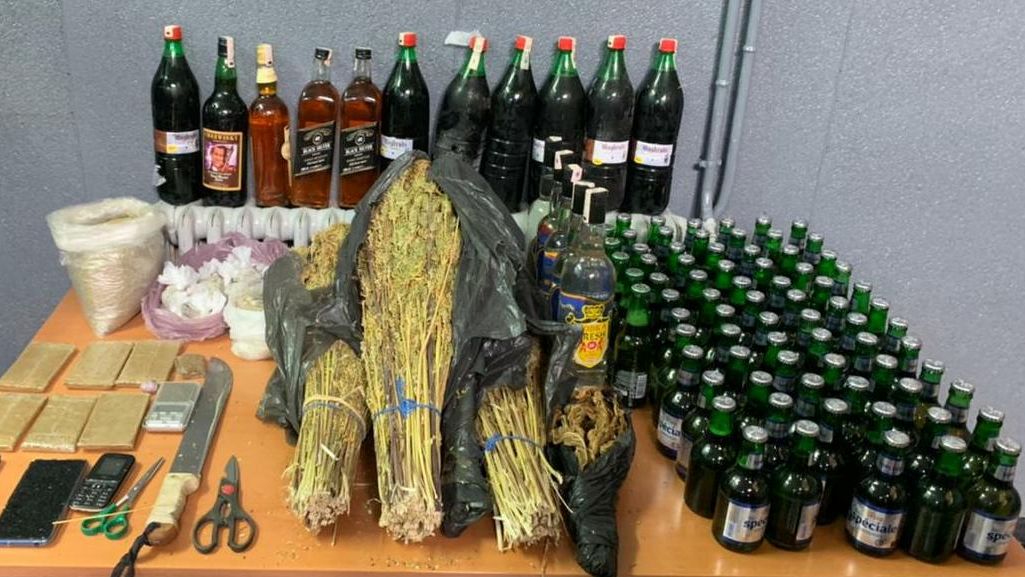 أمن وجدة يوقف أربعة شبان للاشتباه في حيازة المخدرات والخمور