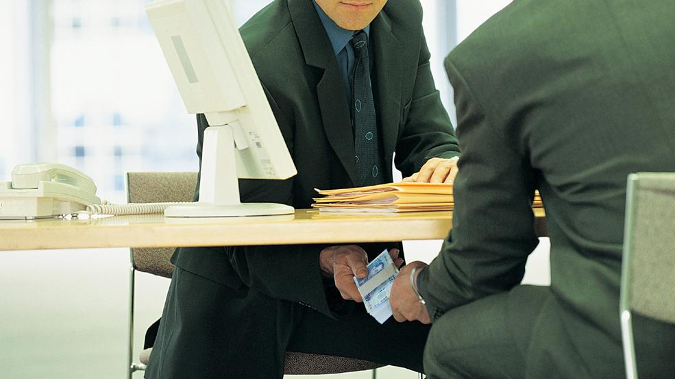 آلية الخط المباشر للتبليغ عن الرشوة تطيح بـ217 شخصا