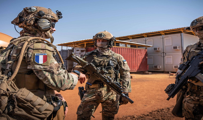 فرنسا تعتقل مسؤولا كبيرا في تنظيم "داعش"