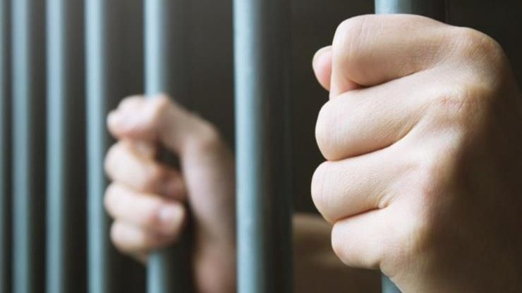 مندوبية السجون تكشف حقيقة "صورة سجين تَعرّض للعنف"