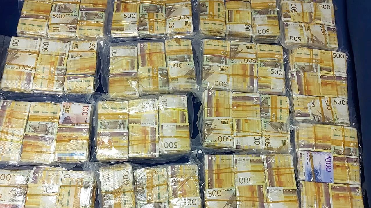 تفاصيل حجز جمارك طنجة المتوسط لمبالغ مالية بالعملة الصعبة