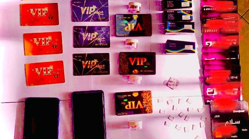 ضبط طلاب متلبسين بترويج أجهزة إلكترونية للغش في الامتحانات بطنجة