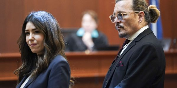 بعدما ساهمات فربح القضية ضد آمبر هيرد.. “المخاطفة” نايضة على محامية جوني ديب – صفحة الشعب