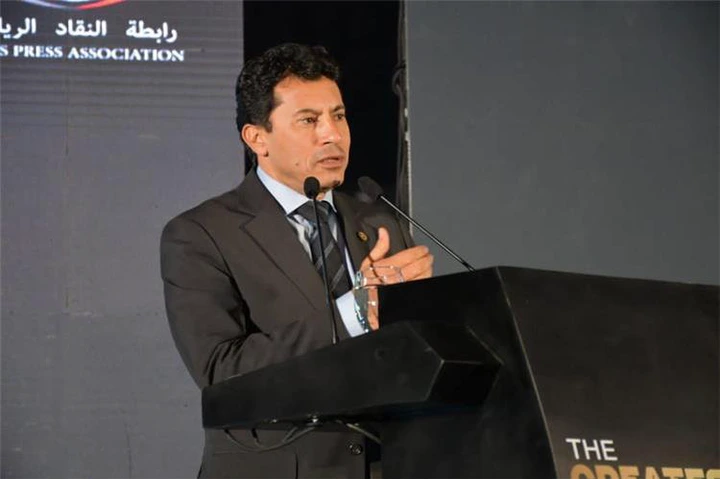 وزير الرياضة يكشف موعد نتائج التحقيق في أزمة ملعب نهائي إفريقيا – صفحة الشعب