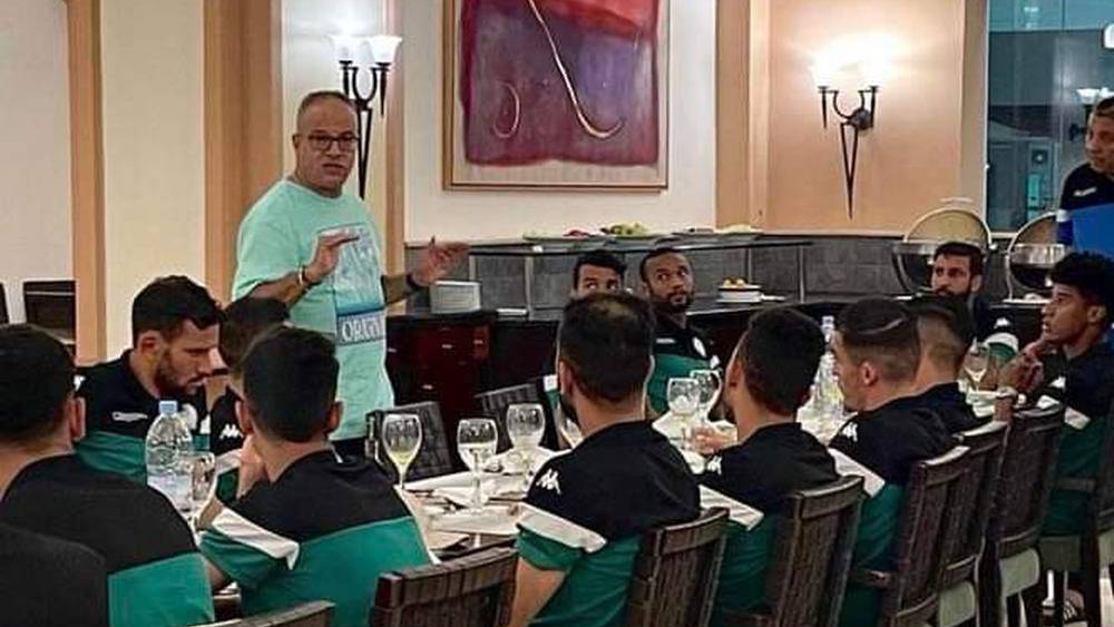 من لقاء البدراوي ولاعبي الرجاء الرياضي