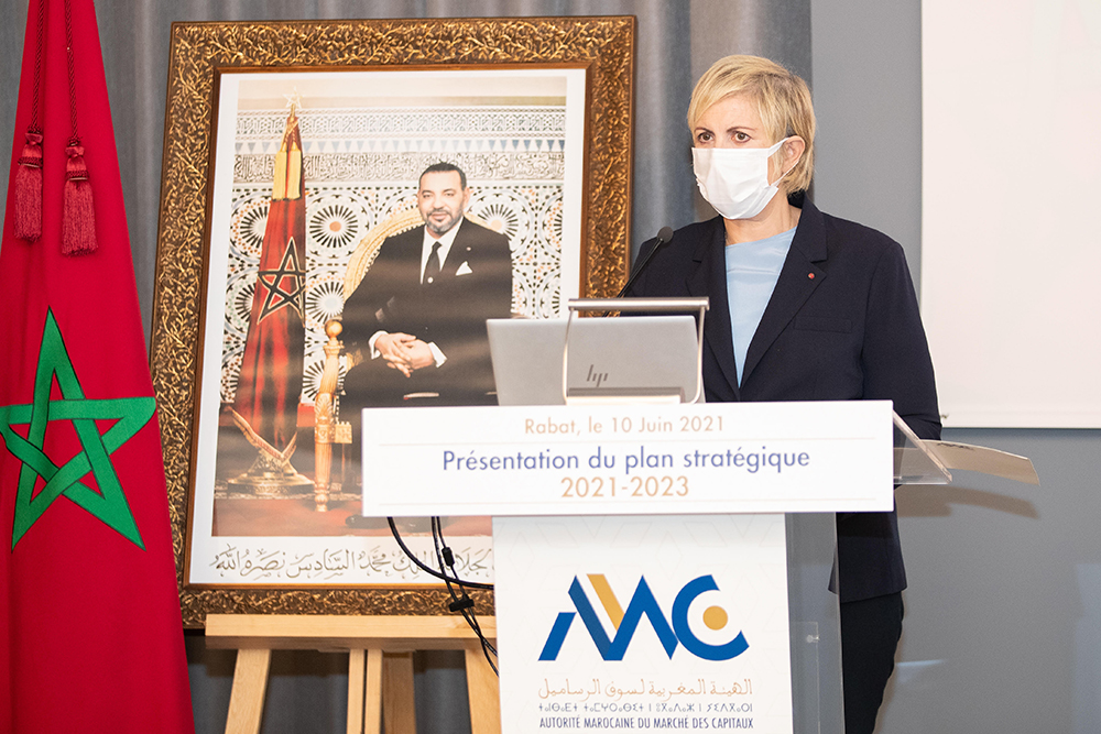 الهيئة المغربية لسوق الرساميل تمنح جائزة البحث العلمي لكريم بل قائد وخولة دحاني والمهدي فروحي وصيفان