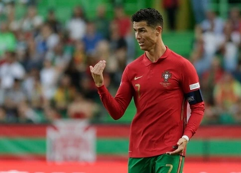 فيديو رونالدو وجامع الكرات يشعل مواقع التواصل الاجتماعي – صفحة الشعب