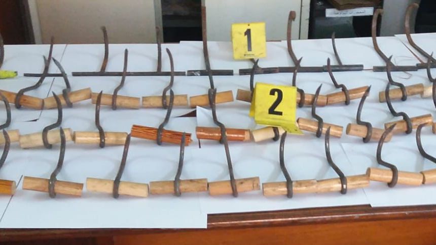 أمن طنجة يحجز 138 أداة حديدية معدة لتنفيذ الاقتحامات بمعبري سبتة ومليلية