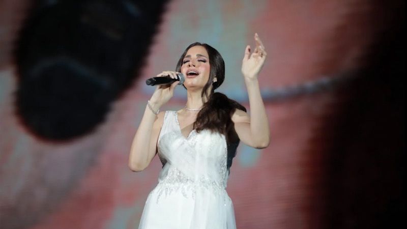 آمال ماهر تجيب على أسئلة الجمهور وتكشف تفاصيل خاصة عن حياتها