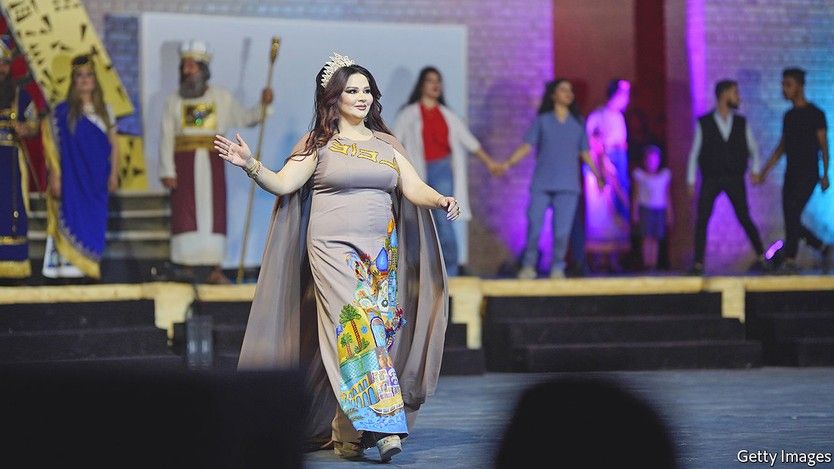 بالفيديو: ممثلة شهيرة تقاضي مجلة بريطانية بعد استخدام صورتها في تقرير عن السمنة