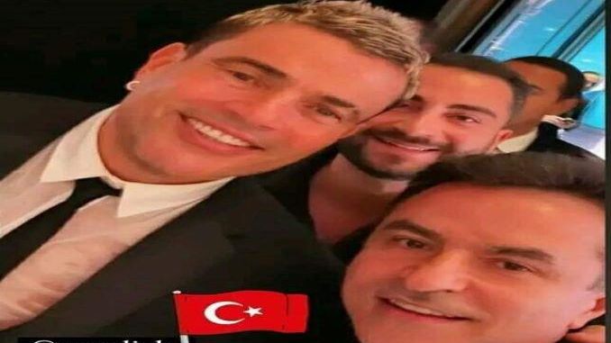 جمهور عمرو دياب يستغرب وضعه لحلق بأذنه