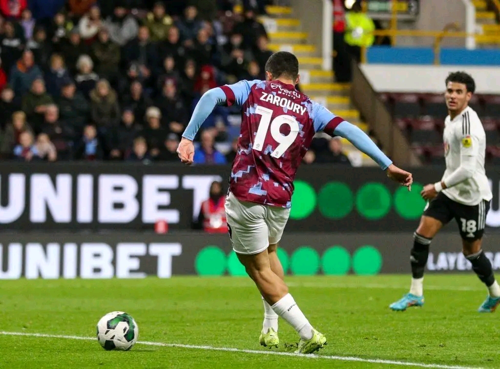 المهاجم الدولي المغربي أنس الزروري مهاجم بيرنلي الانجليزي يحصل على الورقة الدولية من بلجيكا وسيكون بديل المهاجم أمين حاريت لاعب أولمبيك مارسيليا الفرنسي