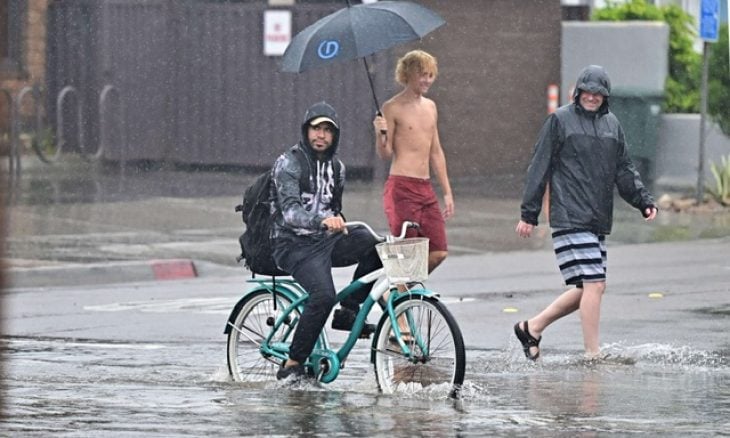 العاصفة المدارية هيلاري تصل كاليفورنيا