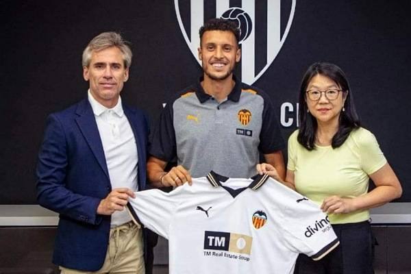 أملاح يوقع رسميا في كشوفات فالنسيا الإسباني