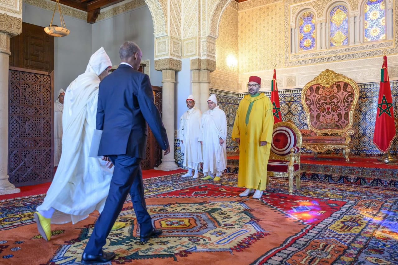 الملك يستقبل عددا من السفراء الأجانب من بينهم سفير فرنسا