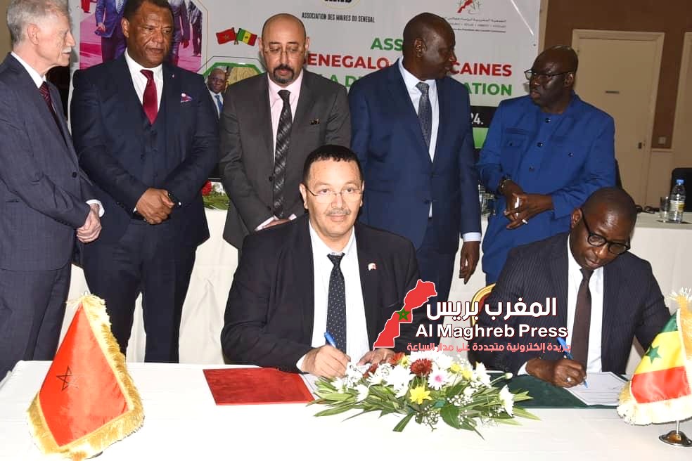 من ضمنه رئيس جماعة تطوان .. استقبال الوفد المغربي من طرف رئيس جمهورية السينغال