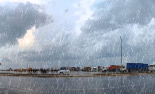 وزارة التجهيز والماء تهيب بمستعملي الطريق إلى توخي الحيطة والحذر أثناء تنقلاتهم