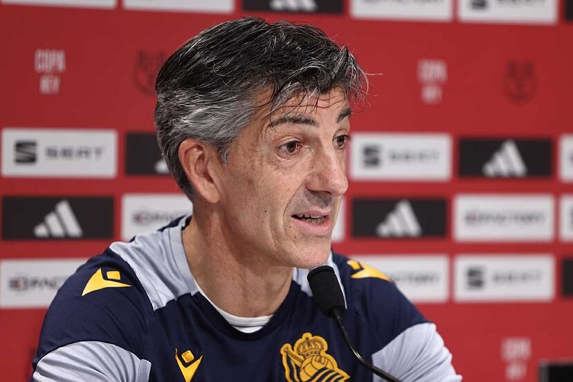 مدرب ريال سوسيداد: "أخبرت إدارة النادي إما أن يتعاقدوا مع أݣرد أو لا يأتي أي مدافع آخر"