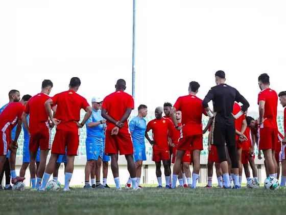 أبرزهم غياب الصبار والمترجي.. بنهاشم يستدعي 21 لاعبا لمواجهة أشانتي كوتوكو