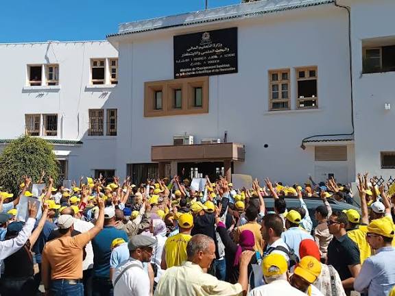 النقابة الوطنية لموظفي التعليم العالي تهدد بالتصعيد وتحمّل الوزارة مسؤولية تعثر الحوار