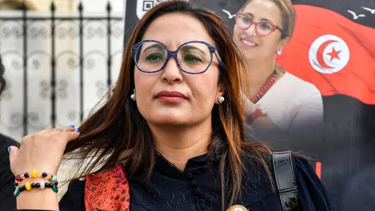 توقيف المعارضة التونسية شيماء عيسى