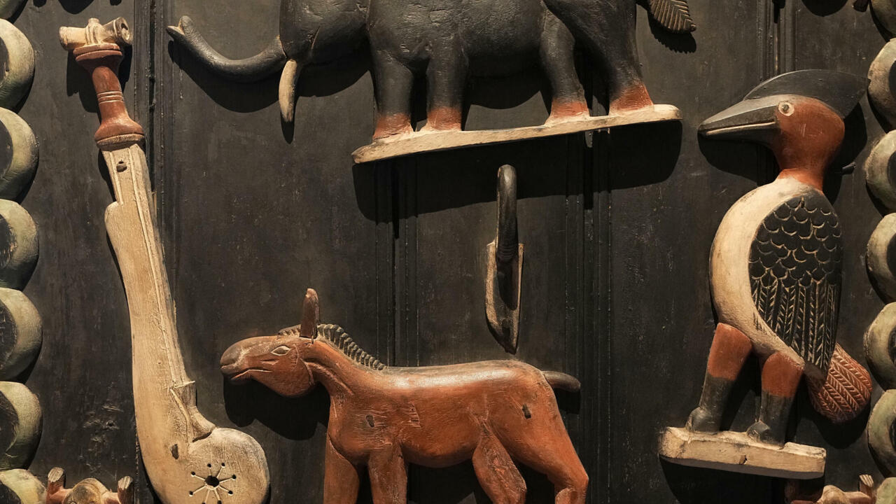 فرنسا.. مجلس الشيوخ يقر قانونا لإعادة قطع فنية وتراثية تعود للحقبة الاستعمارية