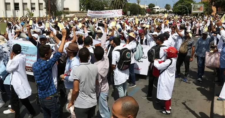 إضراب وطني عام للمبرزين يشل قطاع التعليم